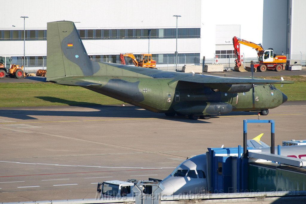 Lufthansa Airbus A 380 zu Besuch Flughafen Koeln Bonn P111.JPG